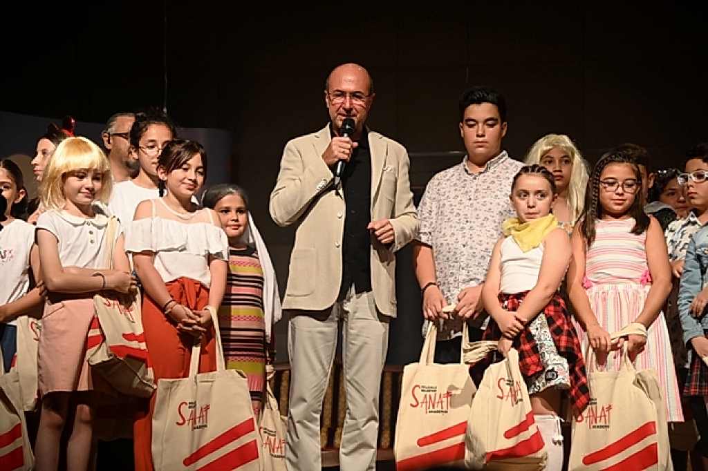 Paldır Güldür Şov büyük beğeni aldı SANAT AKADEMİSİ ÖĞRENCİLERİNDEN TİYATRO GÖSTERİSİ